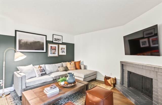 Photo of Silver Oak Apartments