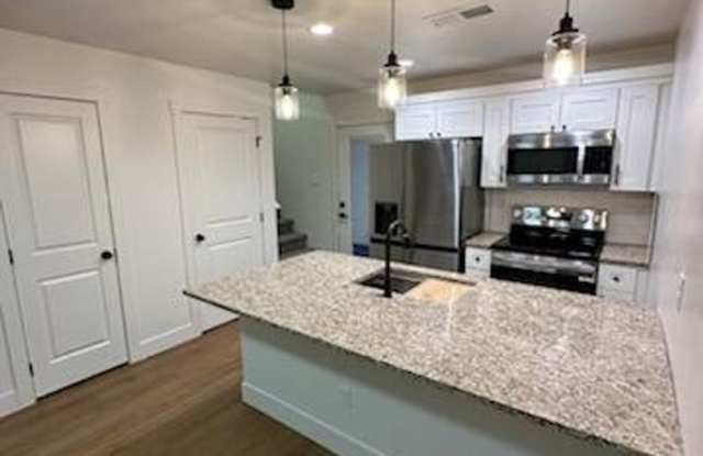 3 bed, 2.5 bath PLUS a garage townhomes in Mountain Home - 11 minutes to AFB