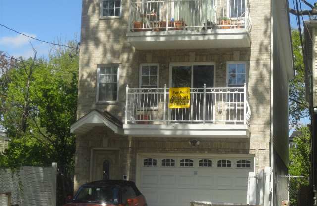 24 WOODLAWN AVE