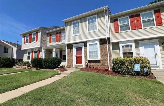 Room in 3 Bedroom Townhome at Water Oak Dr photos photos