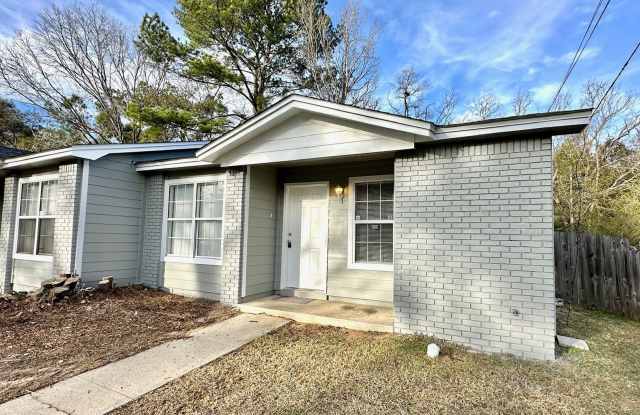 Photo of UPDATED 2/1 w/ Enormous Fenced Yard, Stainless Steel Appliances,  Granite Counters! Avail Feb 1st for $1295/month!