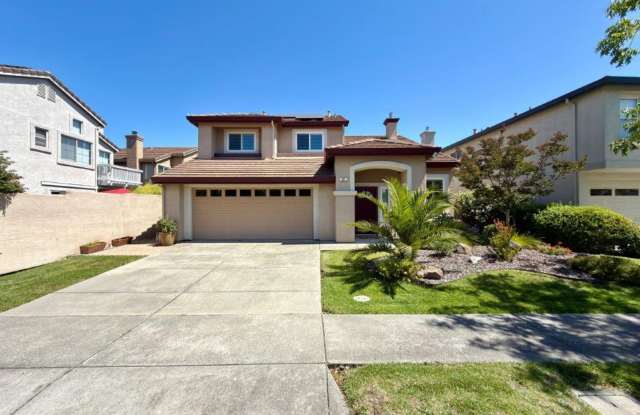 TENTATIVELY RENTED Coveted Napa Yacht Club 3 Bedrooms, 2 1/2 Bathrooms, w/ 1st Level Primary Bedroom/Bath