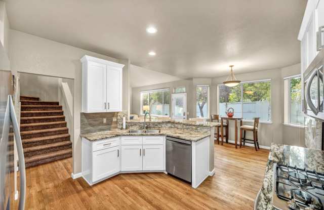 Fully Furnished Modern Home Includes Utilities for Lease