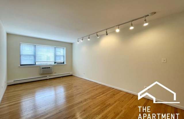 Photo of 6006 North Kenmore