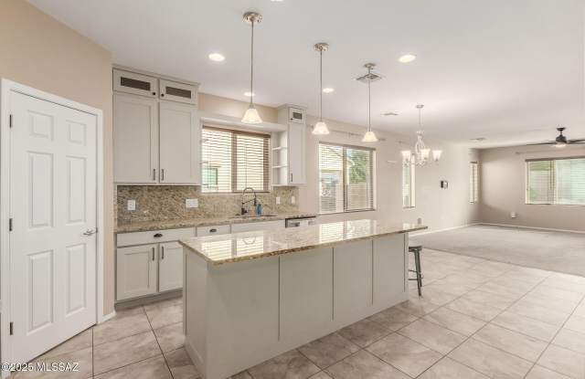 8869 W Irongate Road