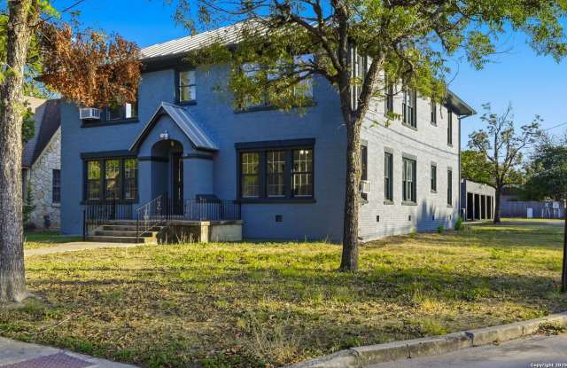 438 W Kings Hwy Unit 1