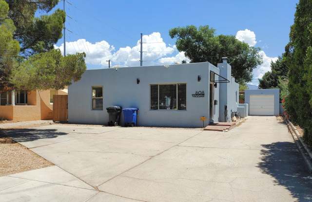 Charming 4 Bed 3 Bath Home Near UNM!