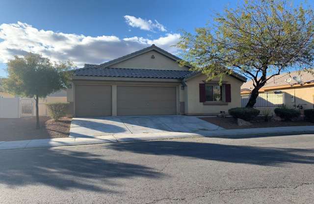 Great Single Story home with 4brs, 2bth, 3cg - 5819 Lady Carolina Street, North Las Vegas, NV 89081