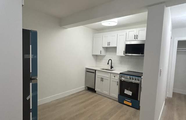 Photo of 745 E 6th St