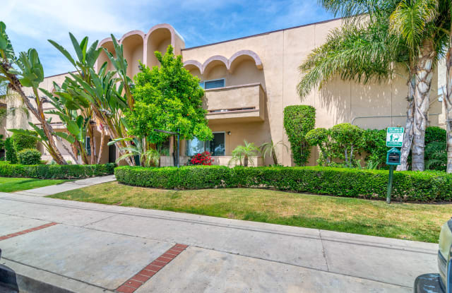 21725 Lanark Apartments