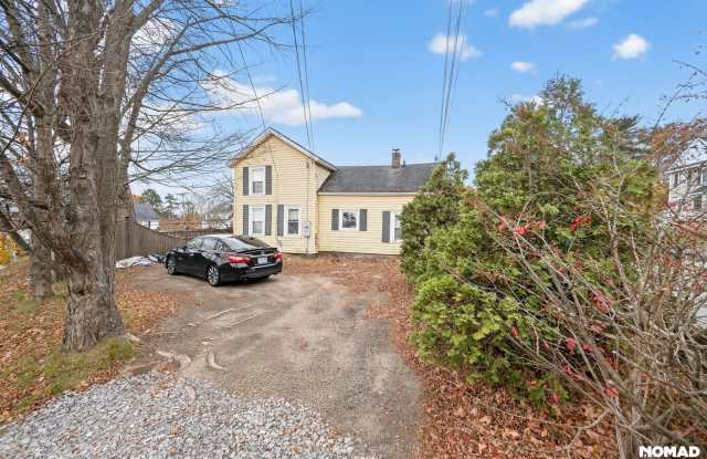 Charming 2BR House in Derry