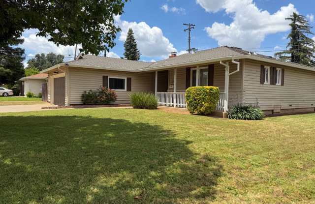 Gorgeous Rancho Cordova Home on Large Corner Lot!