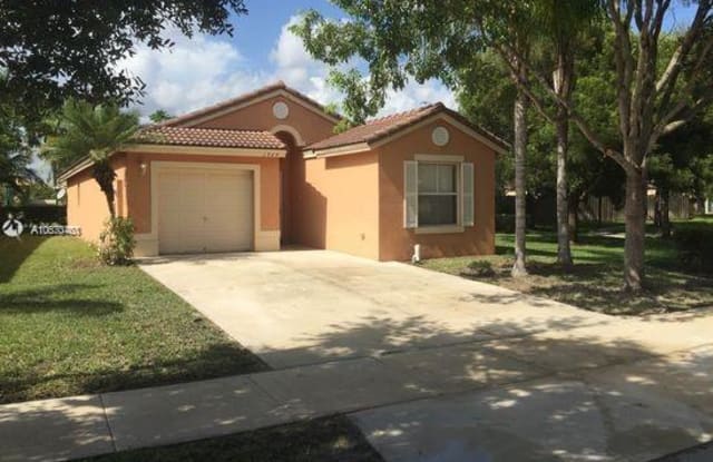 1949 SE 11th St - 1949 SE 11th Ct, Homestead, FL 33035