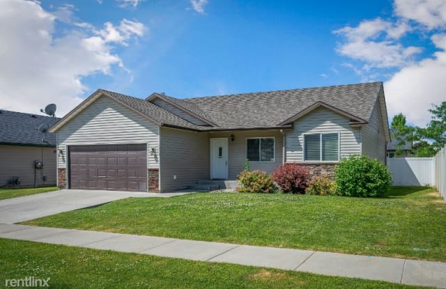 1513 N Moonstone St - 1513 North Moonstone Street, Post Falls, ID 83854