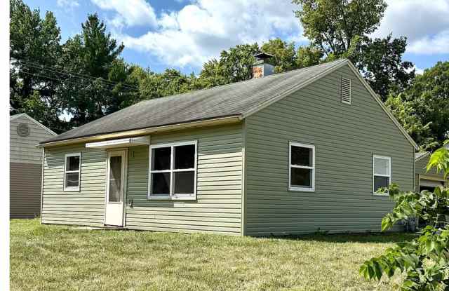 Sun-Filled 2BR Home on Corner Lot with Spacious Garage
