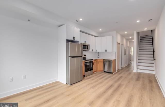 511 W YORK Street unit: 2