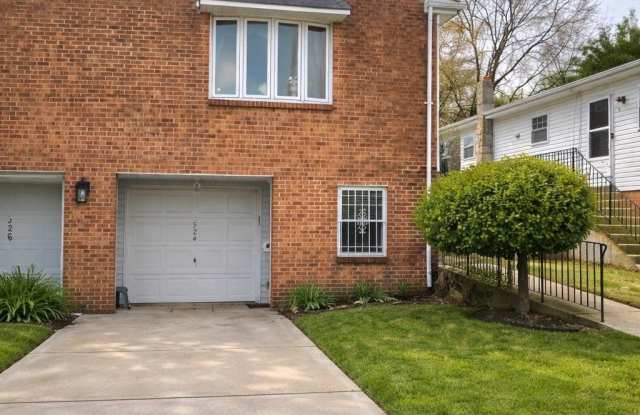 524 LONGSHORE Avenue