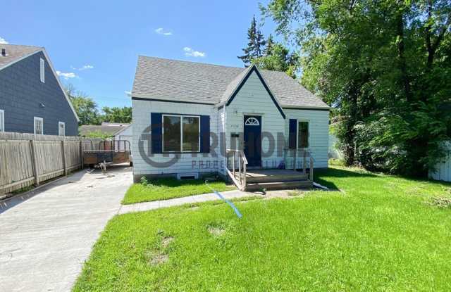 Spacious 5-Bedroom Home – Pet-Friendly and Perfect for Your Family!