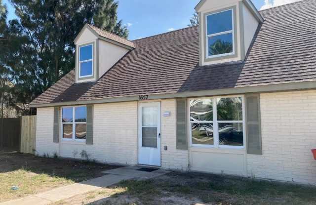 1657 North Shore