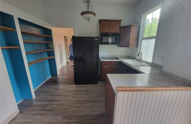 217 NE TUSCAWILLA AVENUE