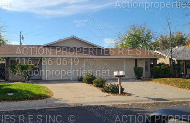 Newly Updated, Duplex, 2 Bedroom 1 Bathroom Large yard, Central Heat and Air.