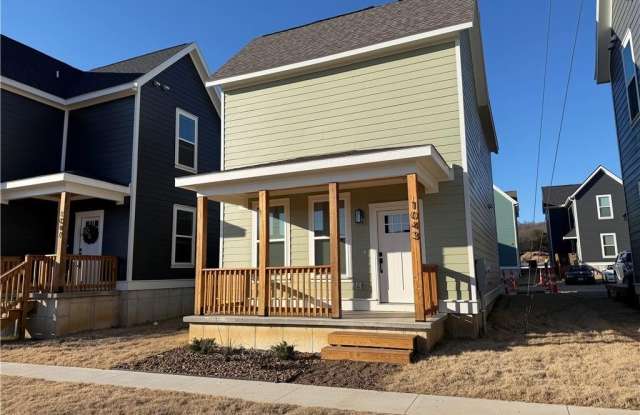 1043  S Laramie  HTS