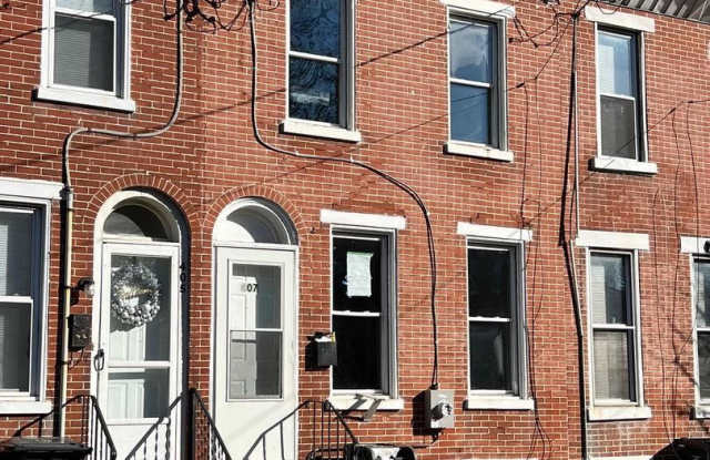 3 bedroom townhome - 407 East 10th Street, Wilmington, DE 19801