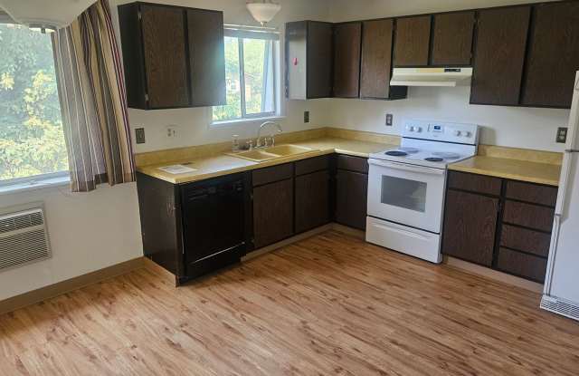 CUTE 2 BEDROOM IN MIDTOWN