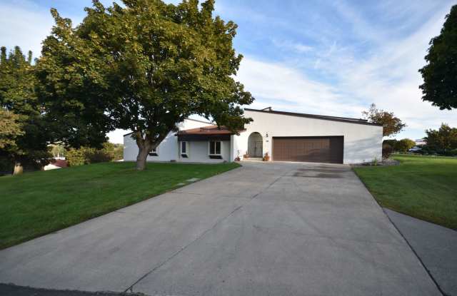 Photo of Low-Maintenance Meadows North Rental by Meadow Springs Golf Course