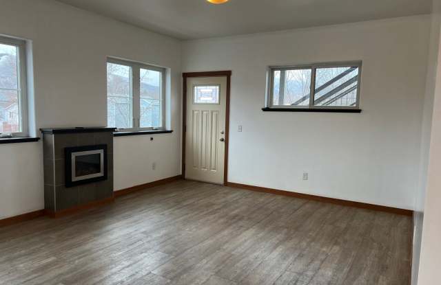 105 South Inez Street - B