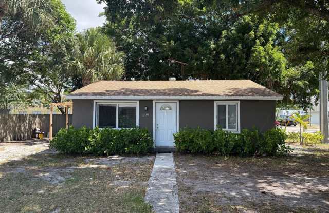 Photo of 1299 NE 40th Ct