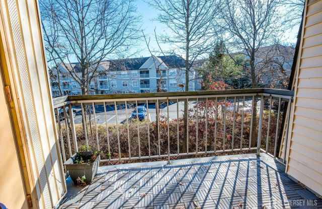 1512 Green Hollow Drive