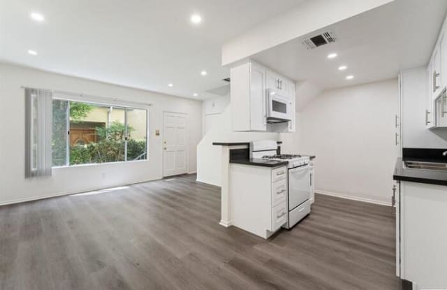 995 West Calle De Cielo