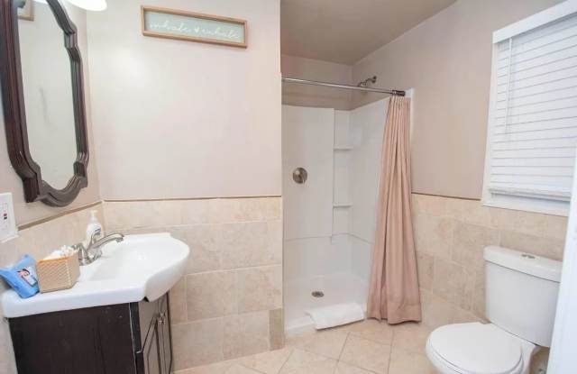 Room in 5 Bedroom Home at Kenora Dr SW