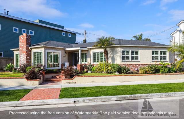 Fully Furnished Downtown HB Home!