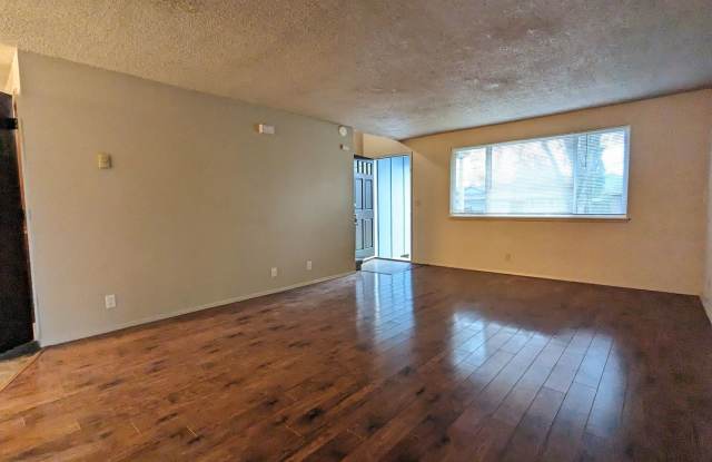 Great 2-Story, 2-Bedroom, 1.5-Bath Duplex In Springfield!