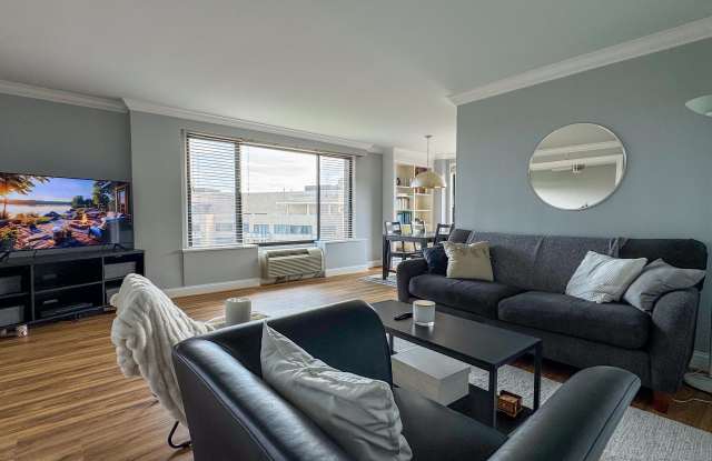 2501 Calvert St NW #912