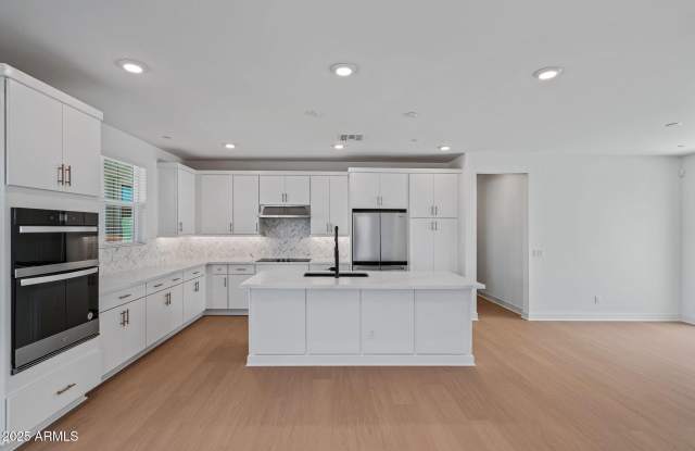 11300 N CASA DEGA Drive unit: 1078