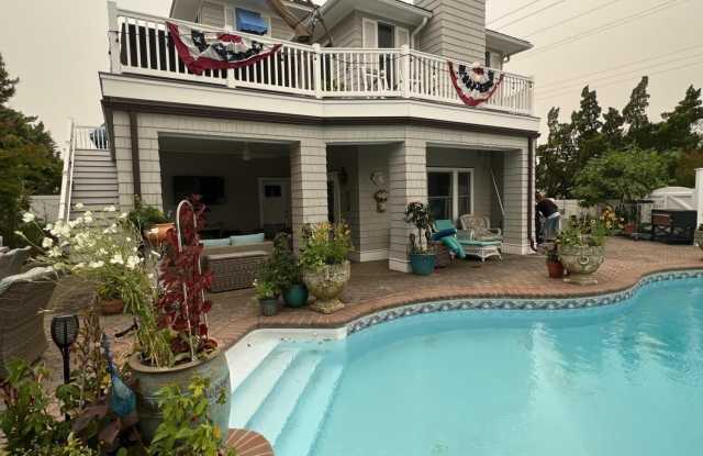 106 Mathis Place