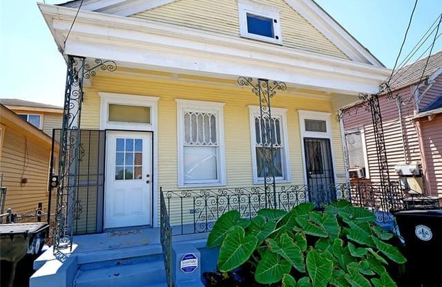 1815 ADAMS Street - 1815 Adams Street, New Orleans, LA 70118