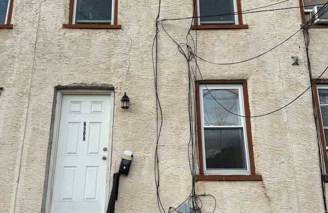 Newly Renovated 2 Bed/1 Bath Row Home