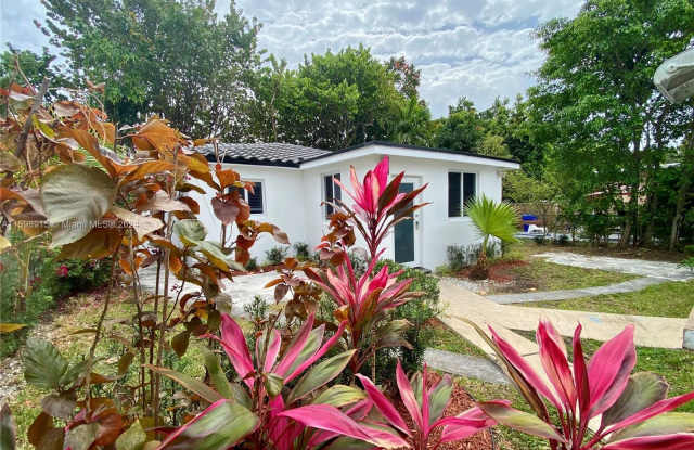 1933 SW 17th Ct