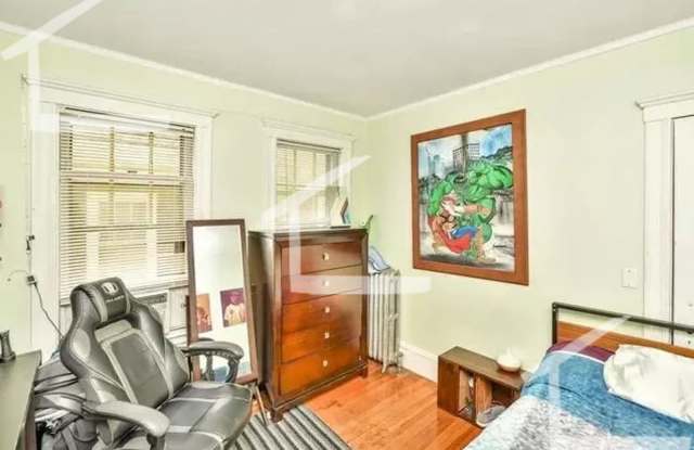 Photo of Large 4 bed in Brookline