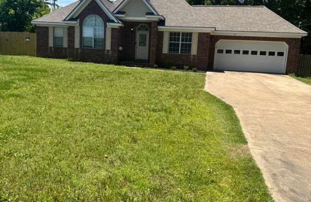 Beautiful 3 Bedroom, 2 Bathroom home located in the heart of Munford!