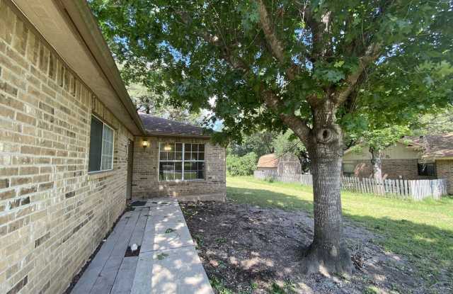 570 BEVERLY LN