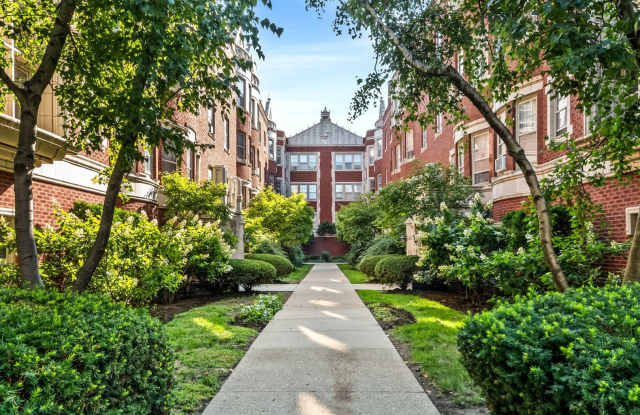 Photo of 212 N Oak Park Avenue