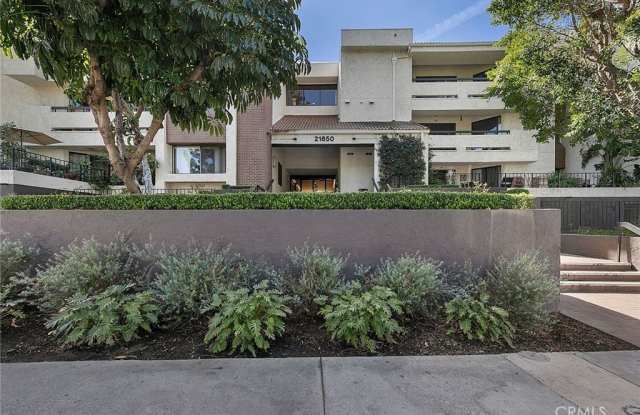 Photo of 21650 Burbank Boulevard