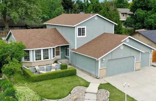 Gorgeous 5 bedroom 3 bathroom Home In Eagle