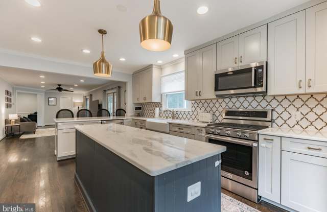 9911 BARNSBURY Court