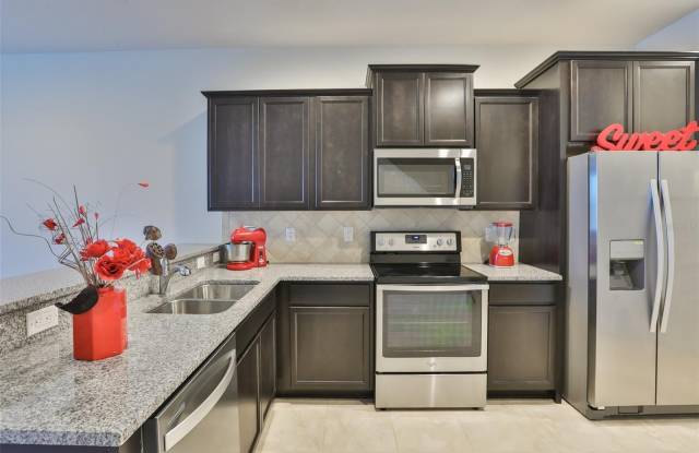 9162 HILLCROFT DRIVE